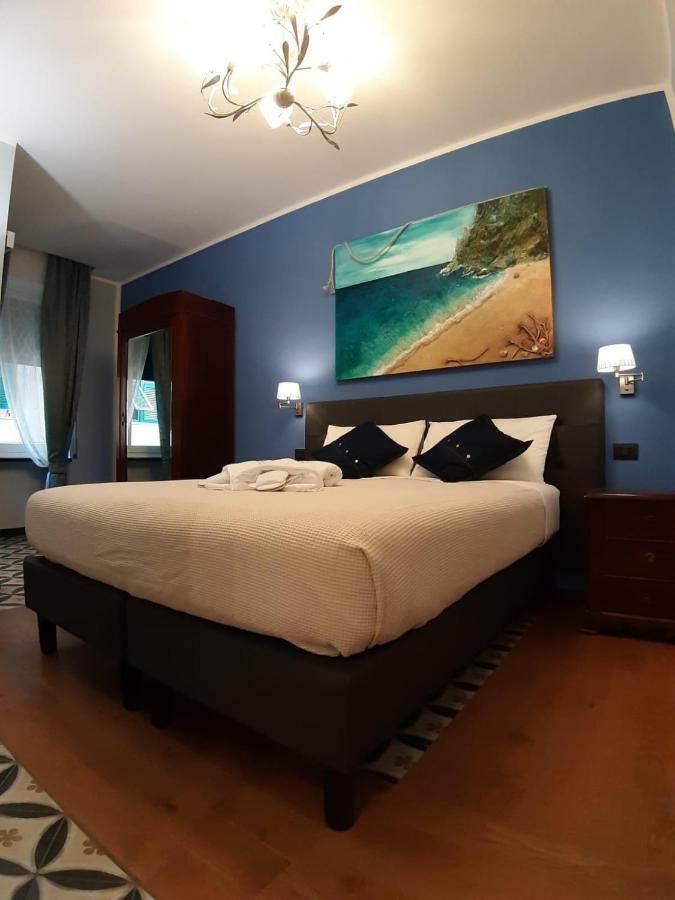 Апартаменты Jeans Luxury House Генуя Экстерьер фото